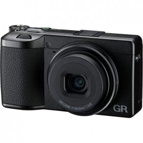 Ricoh GR IV HDF : APS-C...